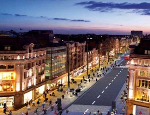 Train to become a personal shopping in London on world famous Oxford Street
