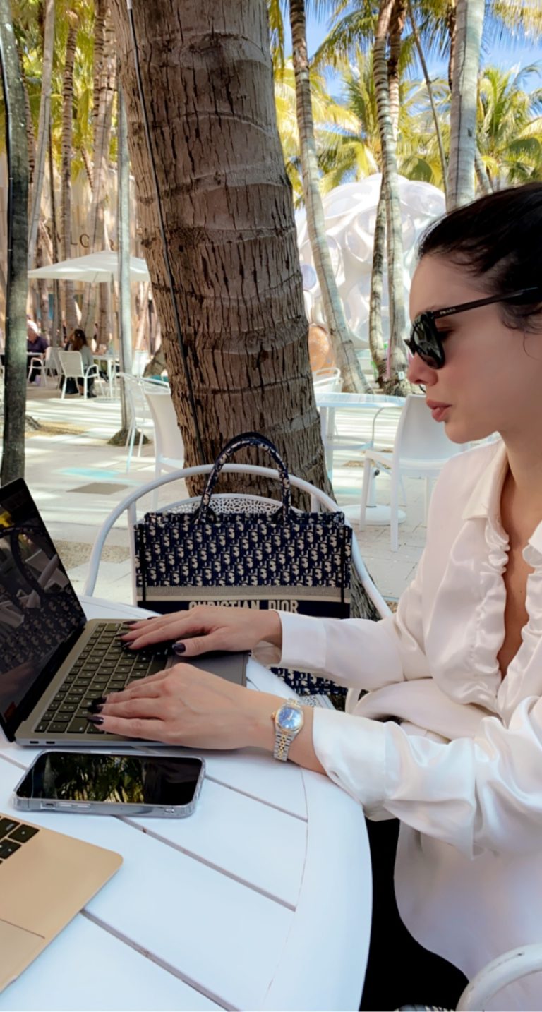 5 Reasons to Hire an Online Personal Shopper