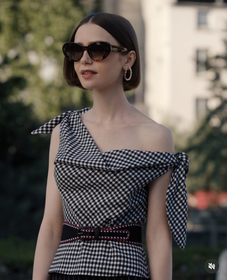 Emily in Rome Review