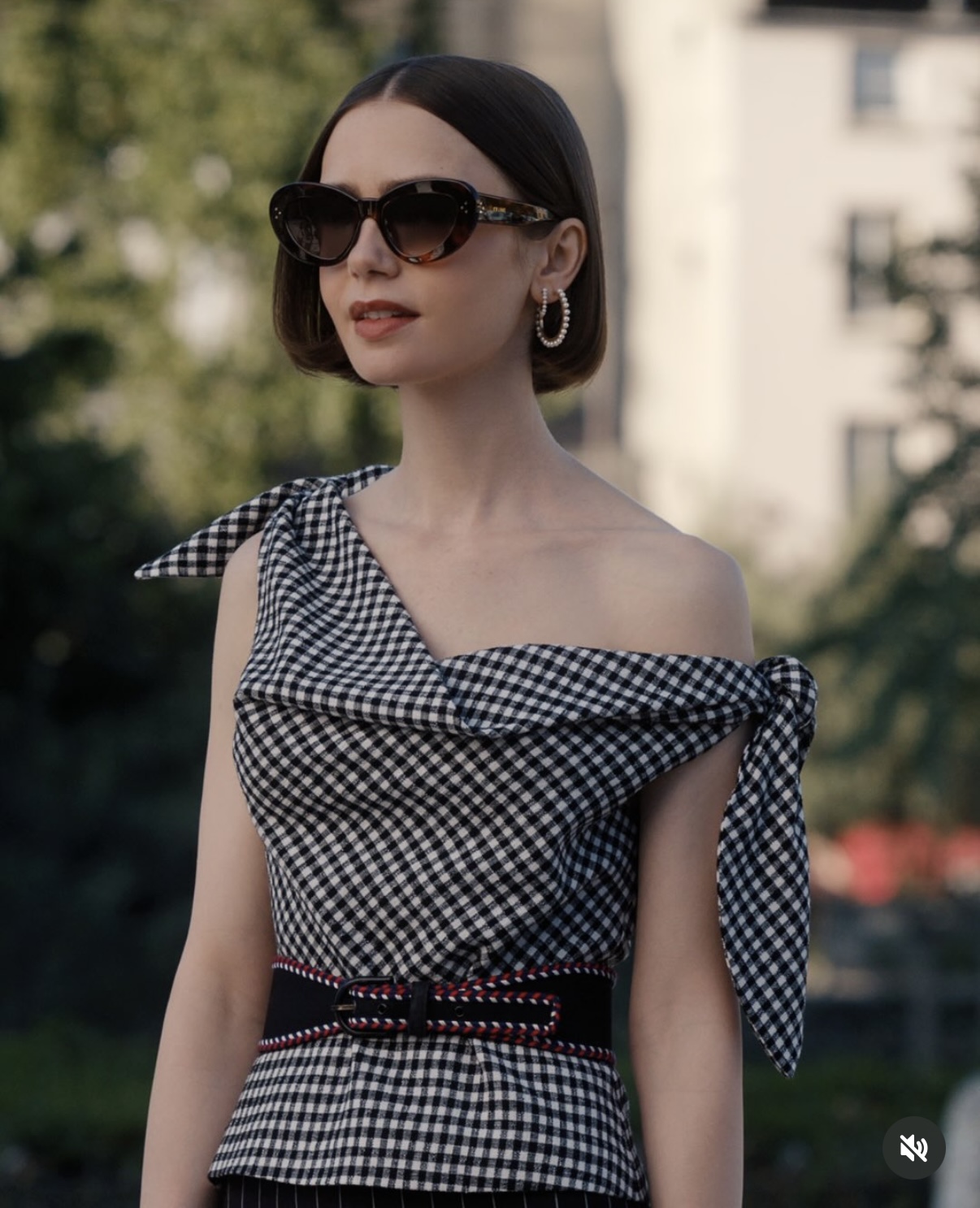 Emily in Rome Review