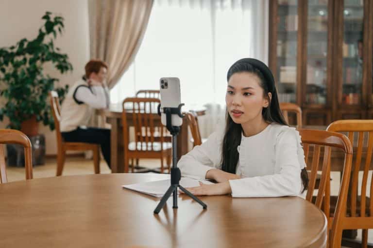 vlogger in front of a smartphone on a tripod