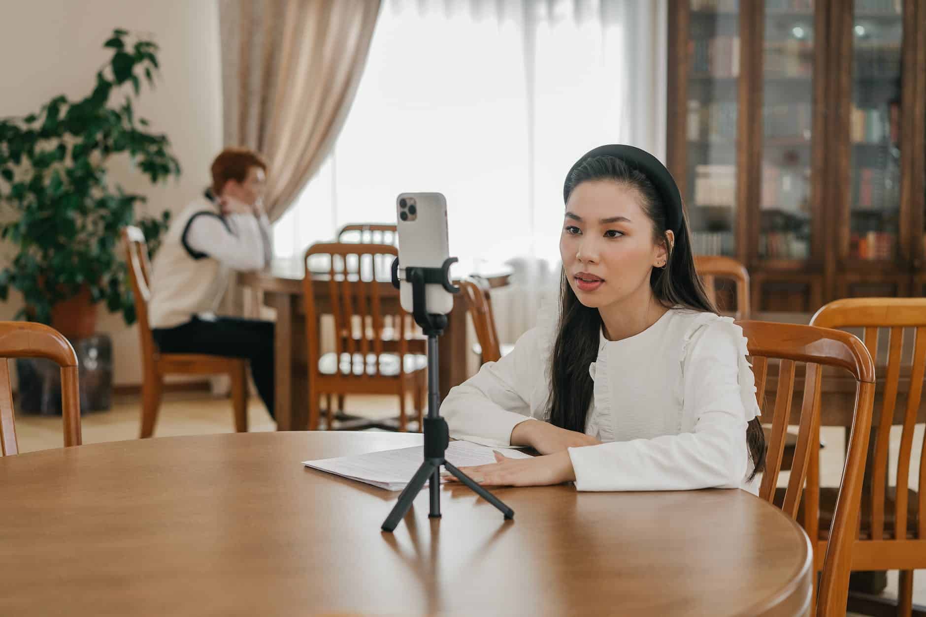 vlogger in front of a smartphone on a tripod